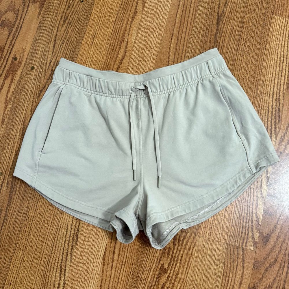 Lululemon Inner Glow
High-Rise Short 3" Light Tan
